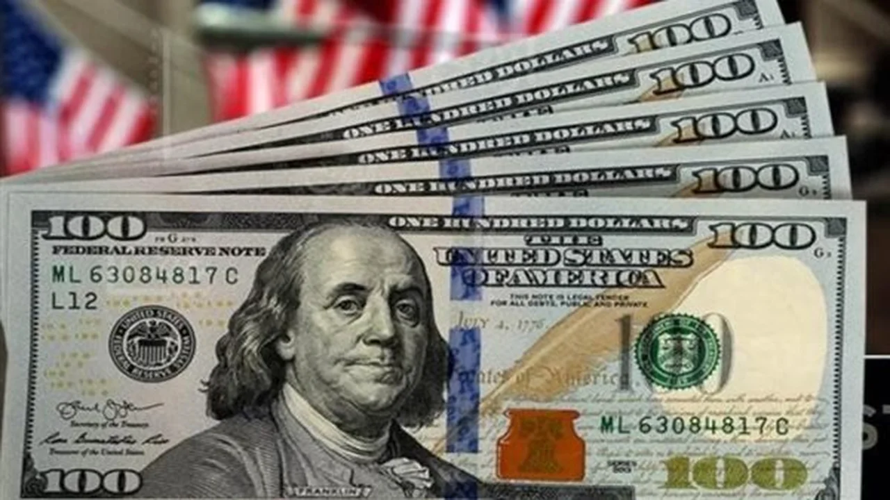 قفزة تاريخية في سعر الدولار مقابل الجنيه خلال تعاملات يوم الاثنين